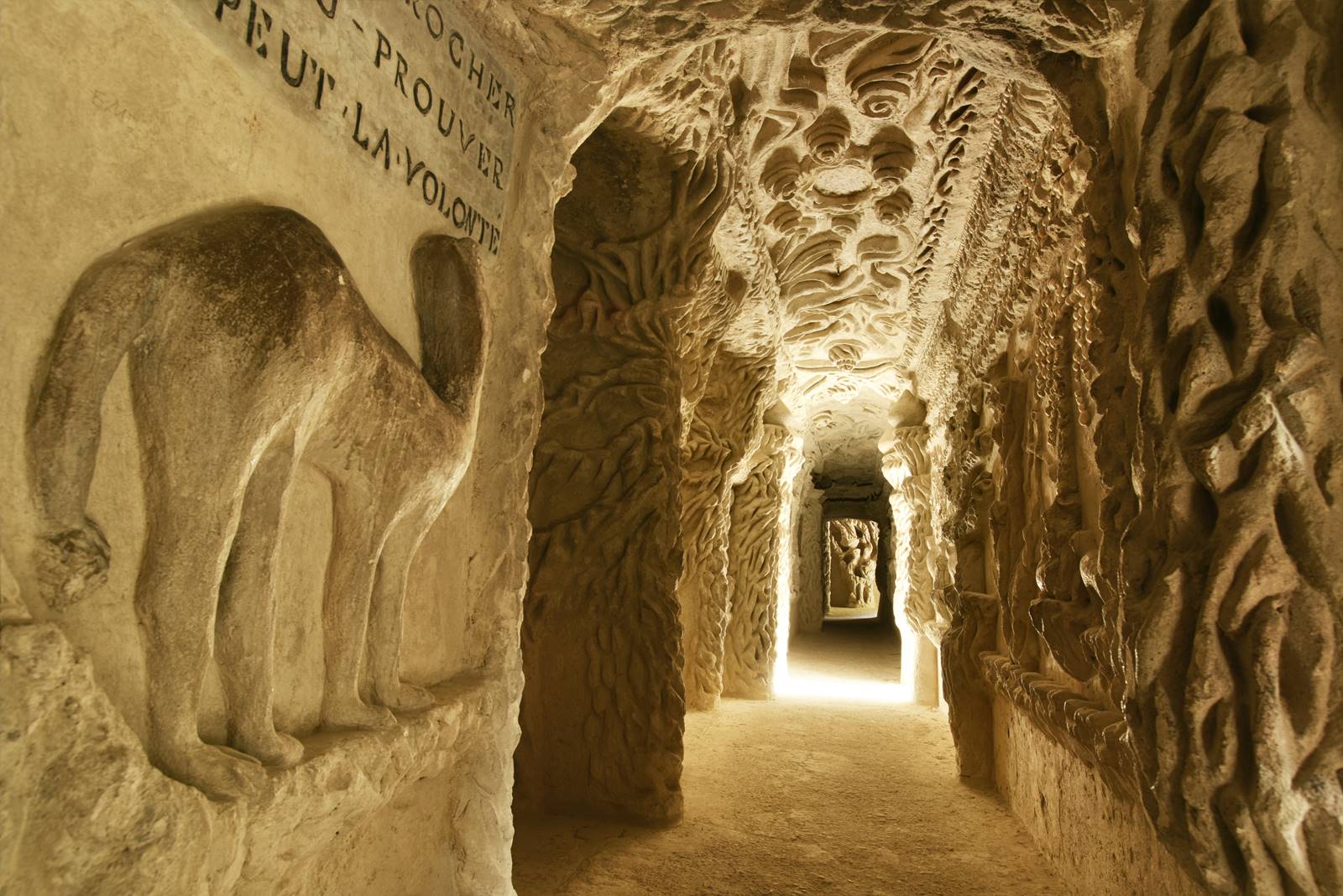 Palais-idéal-du-Facteur-Cheval-13